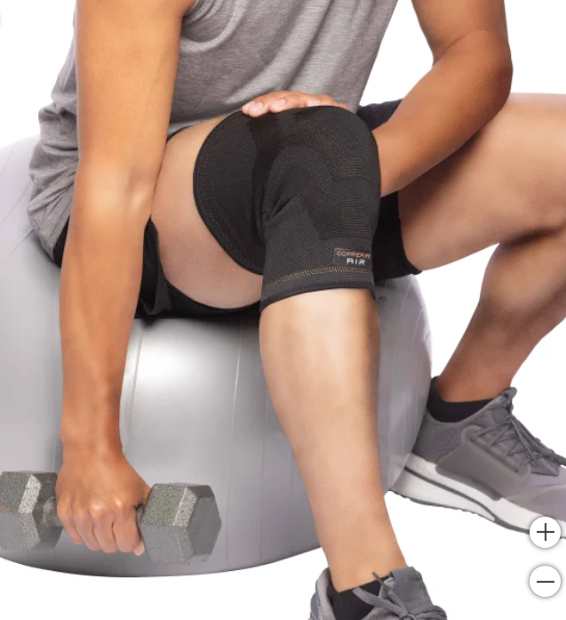 Rodillera Copper Fit Knee Sleeve ligera y cómoda puesta