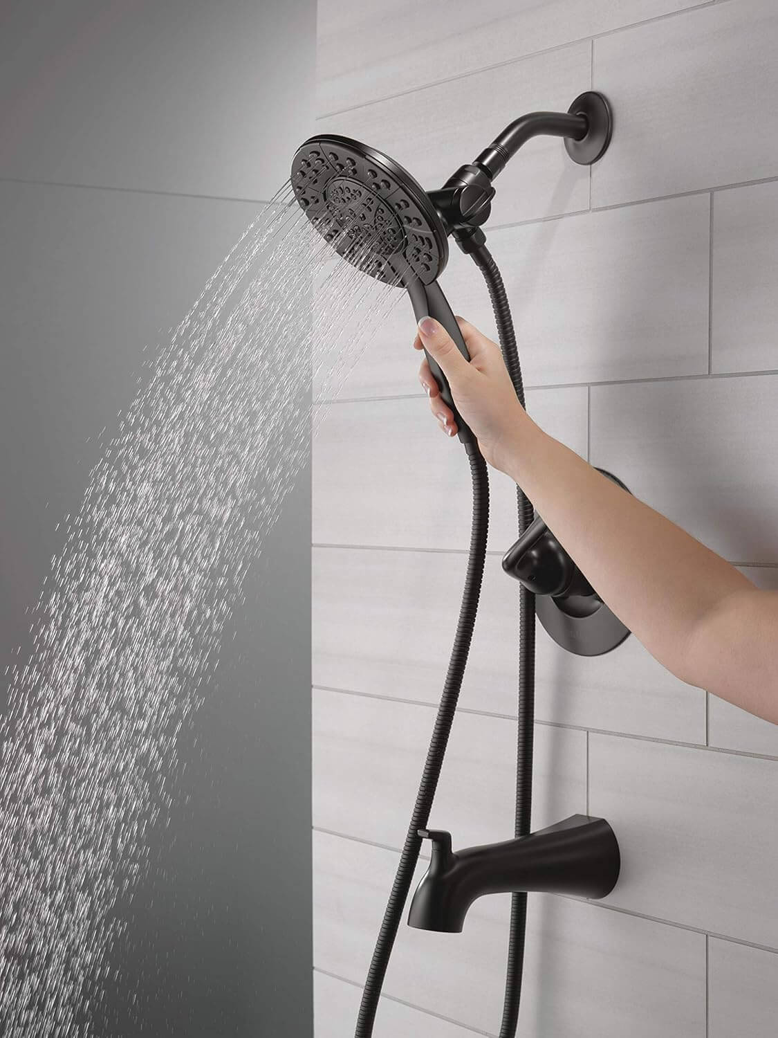 Delta Shower and Tub Kit – Juego de Regadera y Llave para Tina con Acabado Metálico