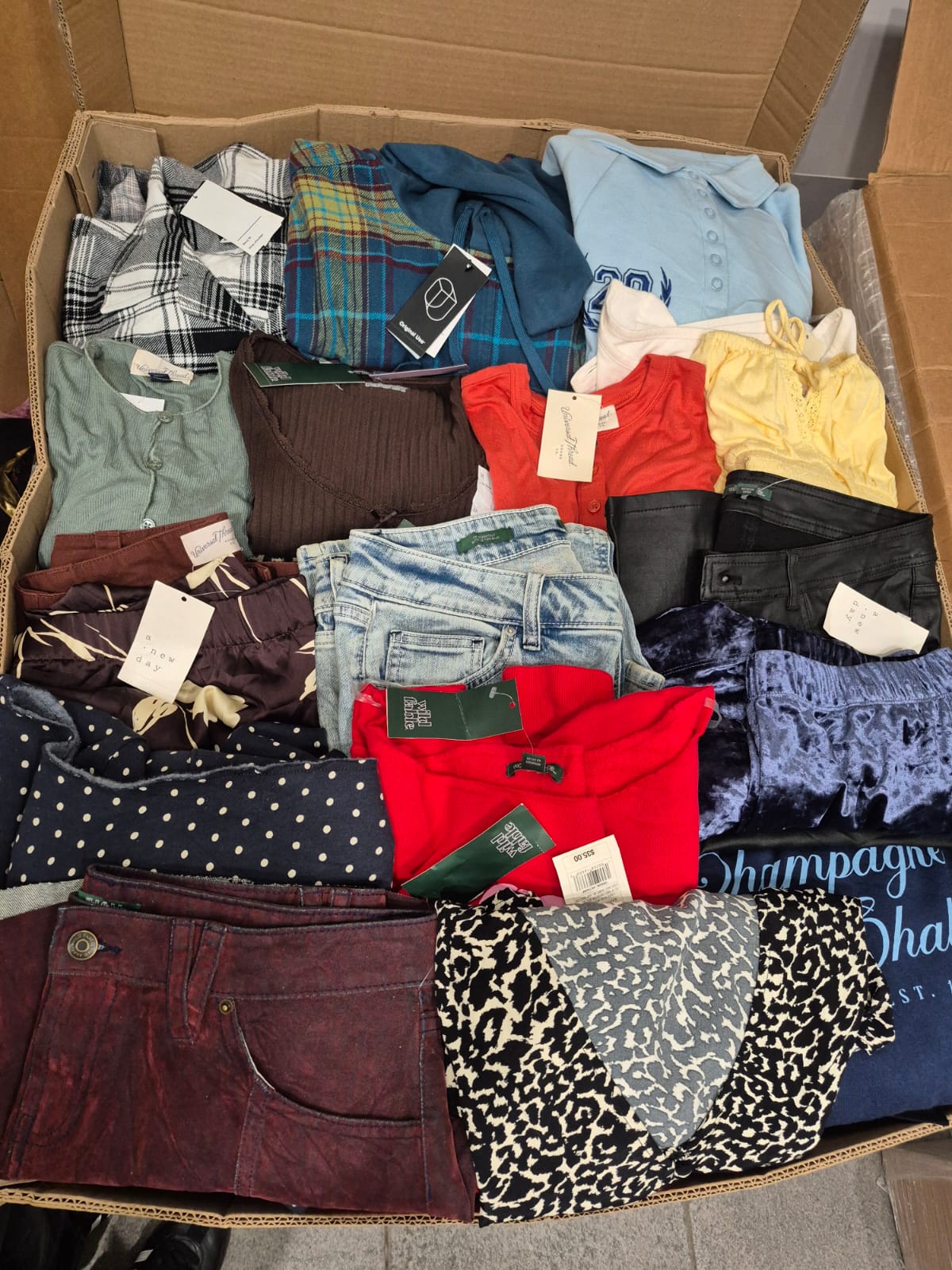 Lote de Ropa Dama, Caballero e Infantil Original USA – 200 Piezas 🔥 Mayor Ganancia